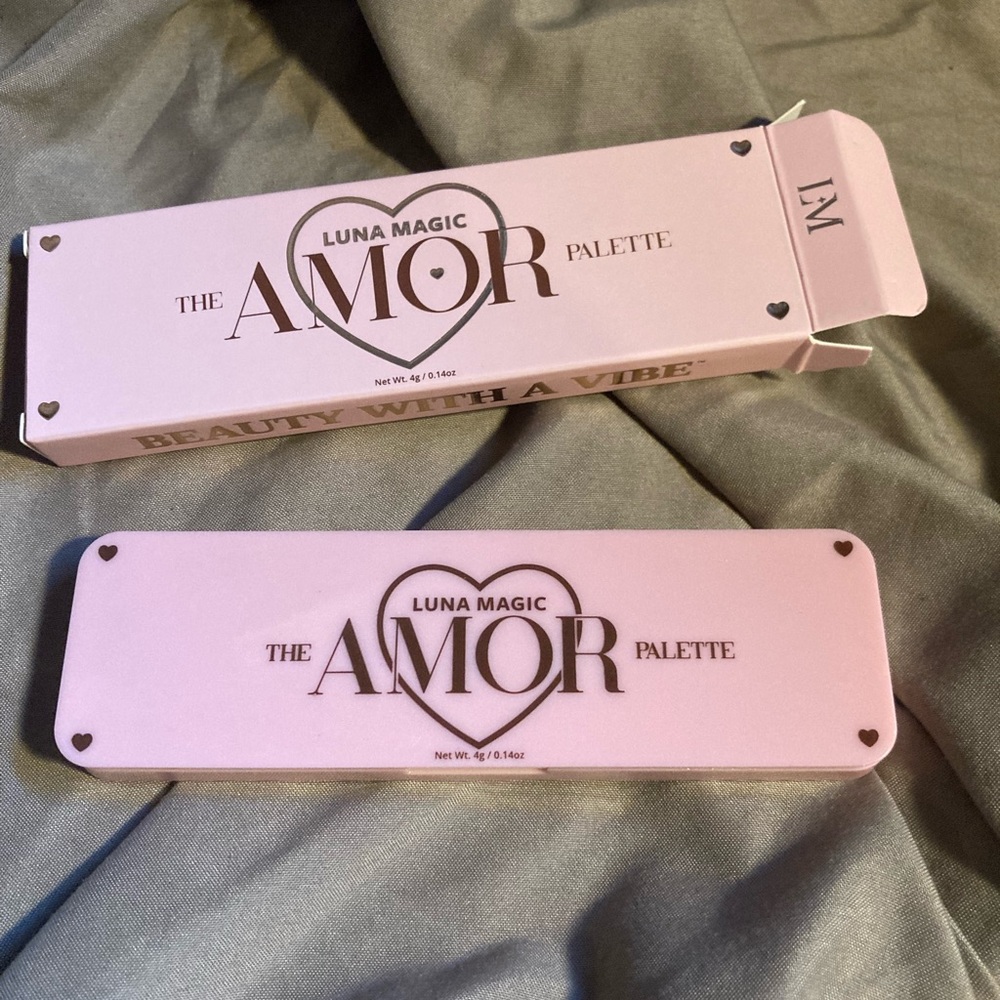 Luna Magic The Amor Eyeshadow Palette - Pink